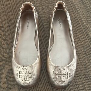 TORY BURCH
Minnie metallic leather ballet flats